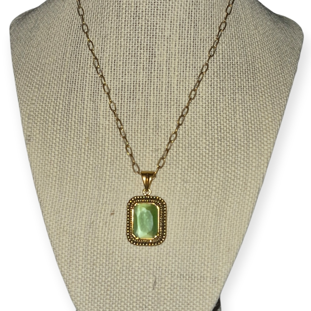 Vintage Laila Rowe NWT Gold-Tone Necklace with Green Enerald Cut Stone